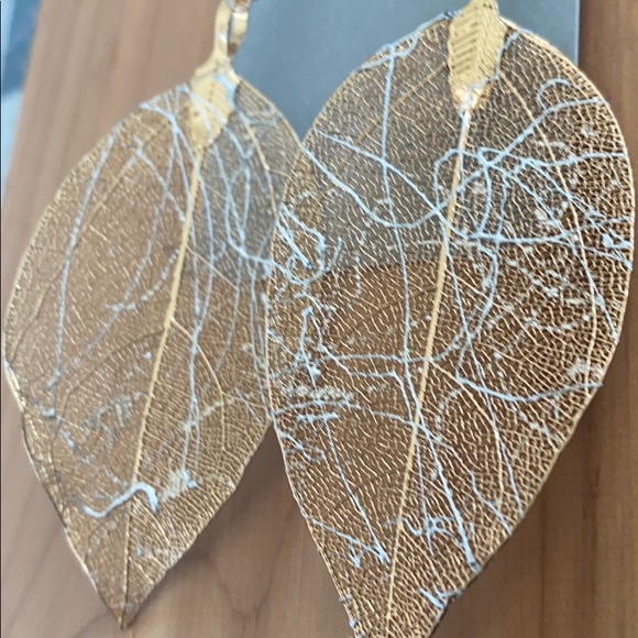 Gold leaf fashion earrings - Picture 4 of 4